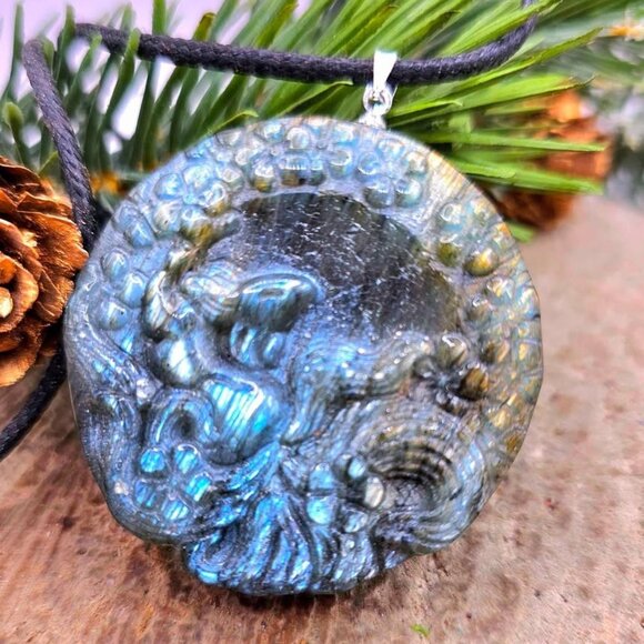 Nature Labradorite Flashy Nine Tails Fox Pendant Necklace - Picture 6 of 10